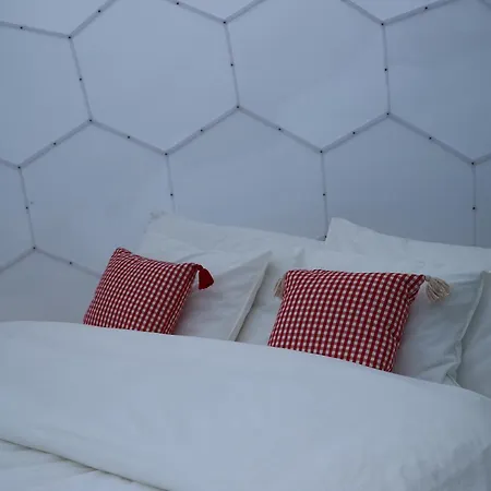 Naturedome Hof Camenisch Luxury tent